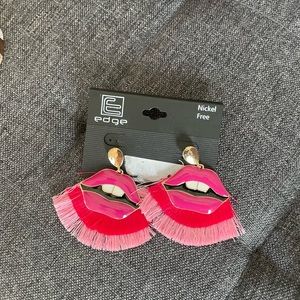 NWT!✅ Lips fashion earrings 💋